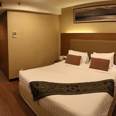 Grand Borneo Hotel Kota Kinabalu Ngoại thất bức ảnh