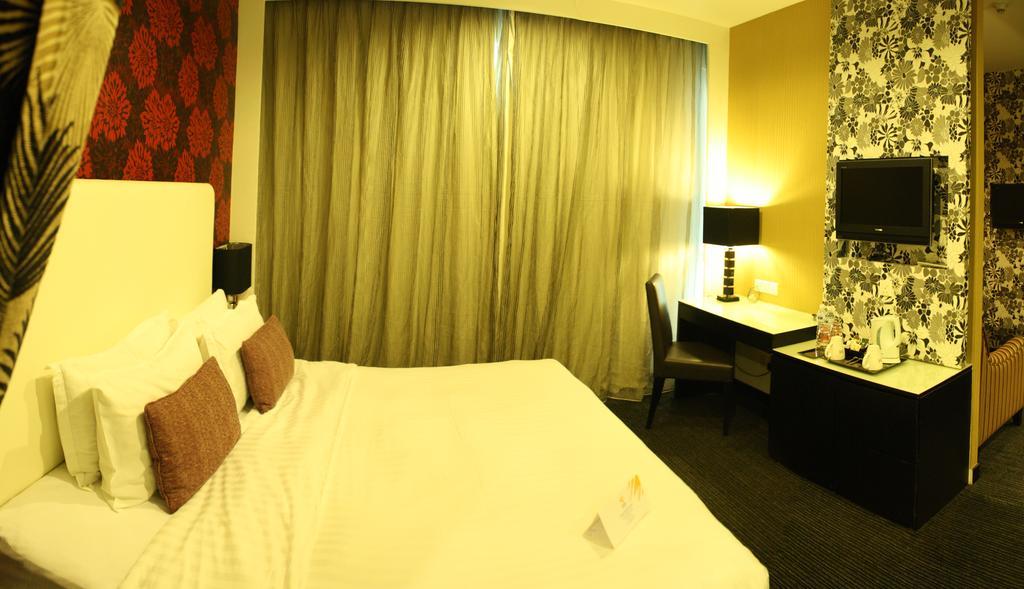Grand Borneo Hotel Kota Kinabalu Ngoại thất bức ảnh