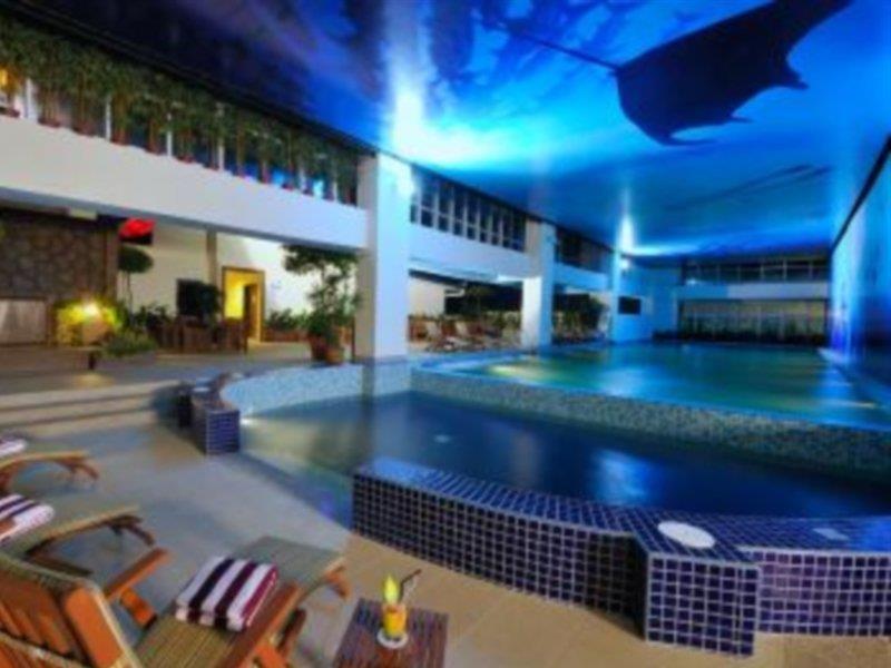 Grand Borneo Hotel Kota Kinabalu Ngoại thất bức ảnh