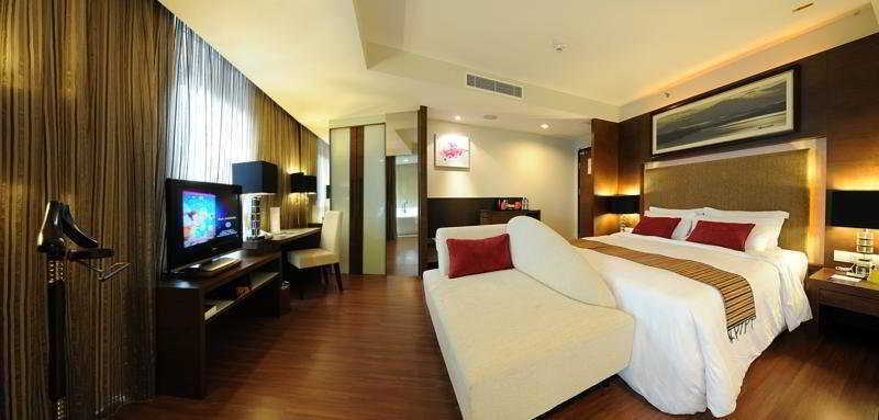Grand Borneo Hotel Kota Kinabalu Ngoại thất bức ảnh