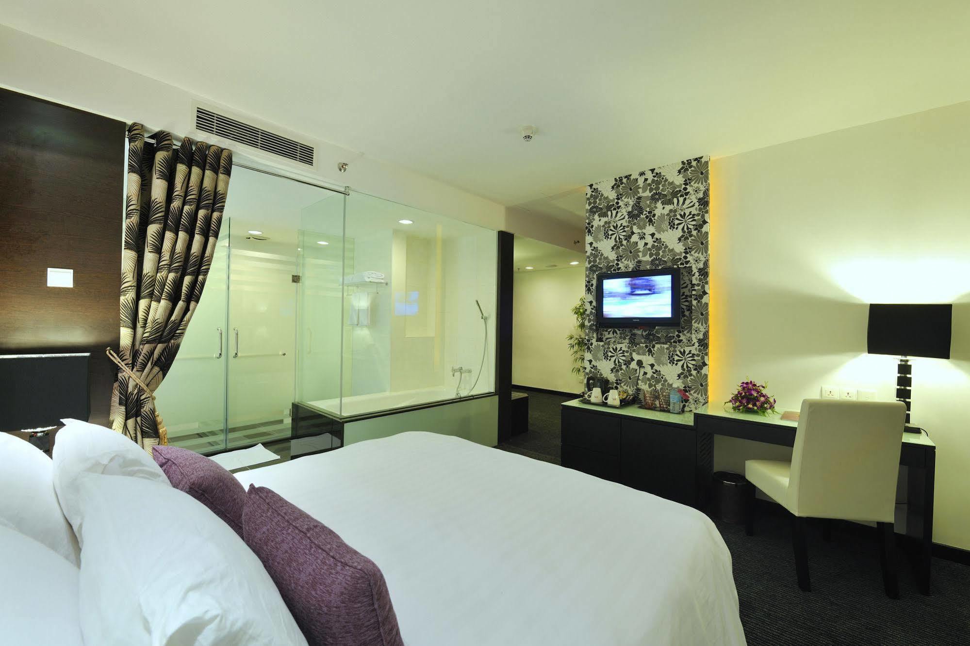 Grand Borneo Hotel Kota Kinabalu Ngoại thất bức ảnh