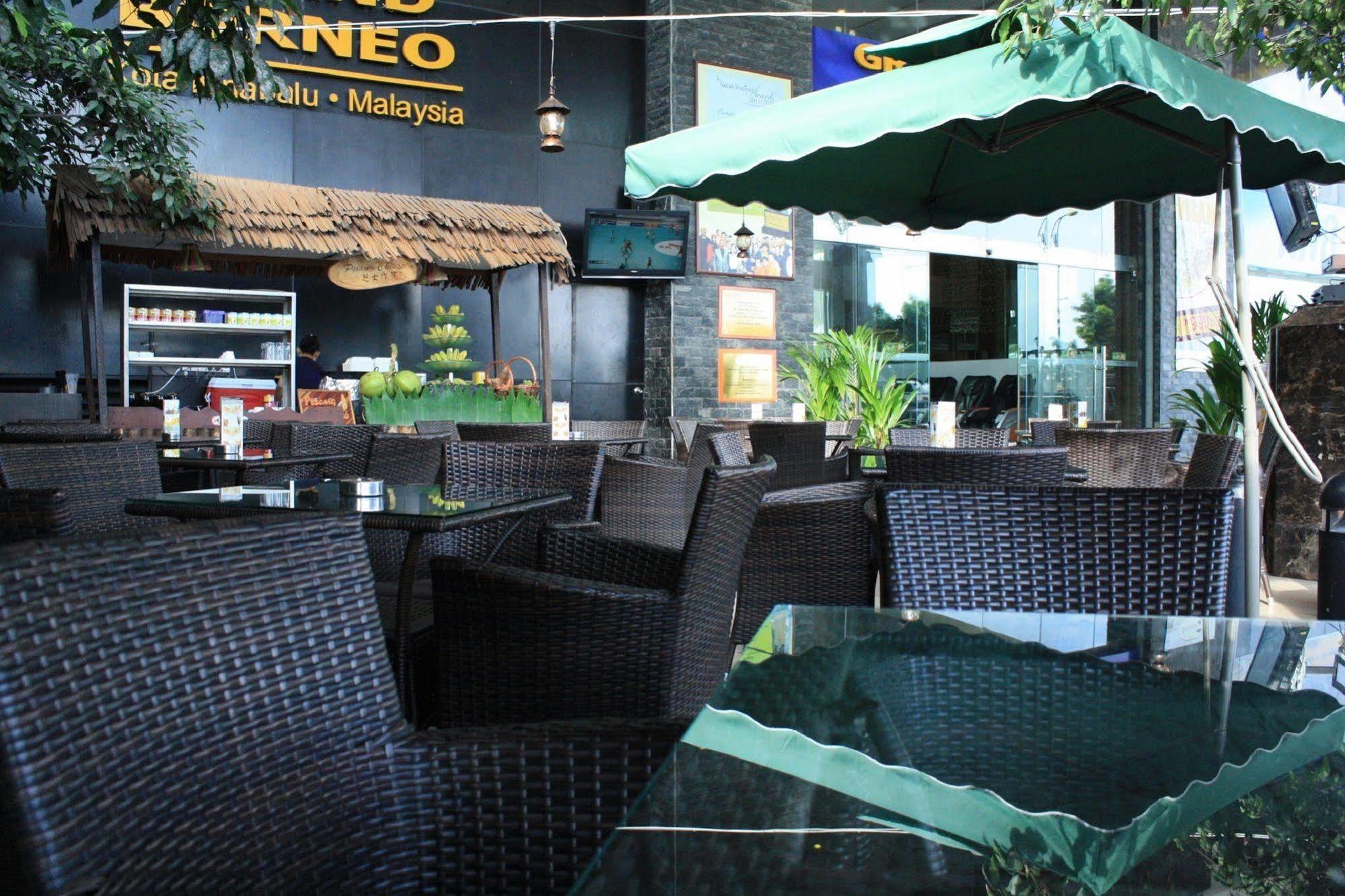 Grand Borneo Hotel Kota Kinabalu Ngoại thất bức ảnh