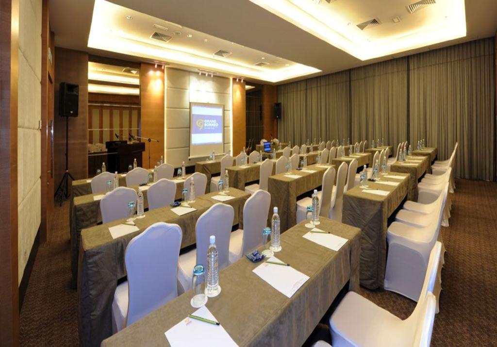 Grand Borneo Hotel Kota Kinabalu Ngoại thất bức ảnh