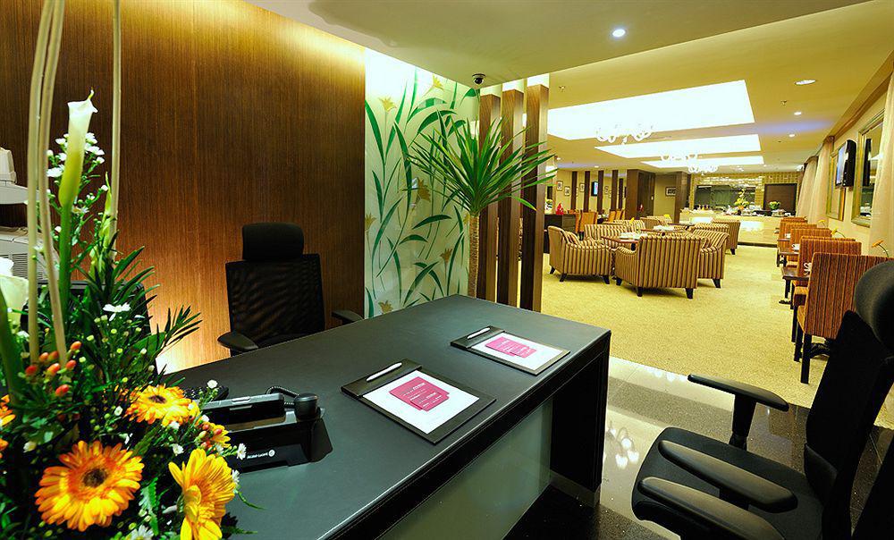 Grand Borneo Hotel Kota Kinabalu Ngoại thất bức ảnh