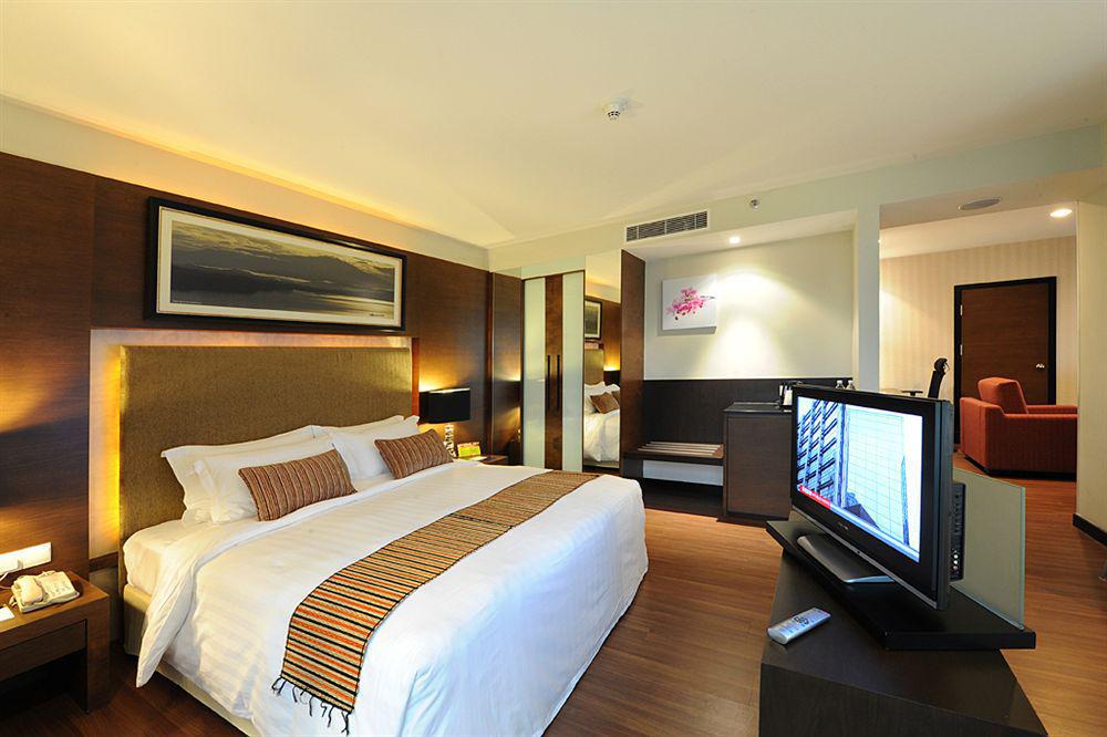Grand Borneo Hotel Kota Kinabalu Ngoại thất bức ảnh